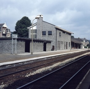 Yvoir - SNCB K04506-07.jpg